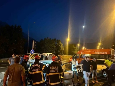 Kırmızı ışıkta geçen otomobil, araca çarptı: 5 yaralı
