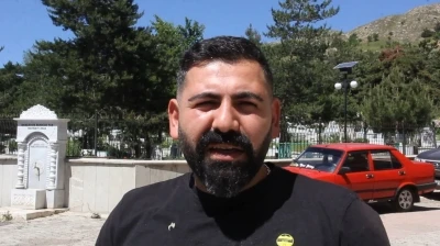 Kırsalda karşılaştığı anne ayı ve 3 yavrusunu, bağırıp korkutarak ka&ccedil;ırdı

