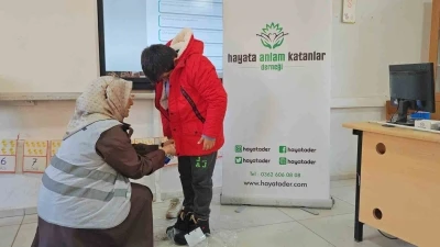 Kırsalda okuyan minik y&uuml;reklere kış desteği
