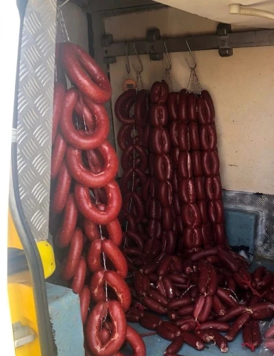 Kırşehir&rsquo;de 96 kilo ka&ccedil;ak sucuk ele ge&ccedil;irildi
