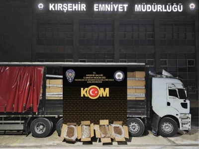 Kırşehir&rsquo;de durdurulan kamyonda 5,5 ton ka&ccedil;ak t&uuml;t&uuml;n ele ge&ccedil;irildi
