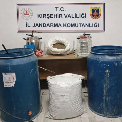 Kırşehir&rsquo;de ka&ccedil;ak alkol &uuml;retimi yapan kişiye operasyon
