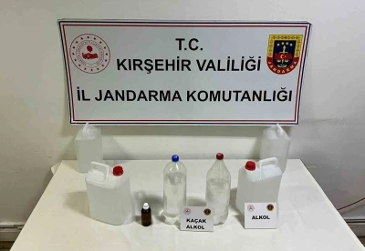 Kırşehir&rsquo;de ka&ccedil;ak alkol &uuml;retimine jandarma operasyonu: 22 litre ka&ccedil;ak &uuml;r&uuml;n ele ge&ccedil;irildi
