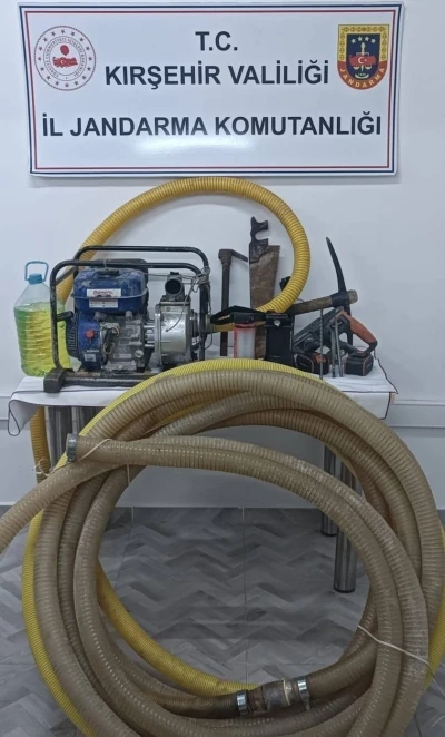Kırşehir&rsquo;de ka&ccedil;ak kazı yapan 8 ş&uuml;pheli su&ccedil;&uuml;st&uuml; yakalandı
