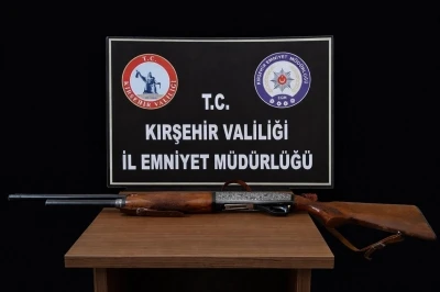 Kırşehir&rsquo;de polis ruhsatsız silah ele ge&ccedil;irdi

