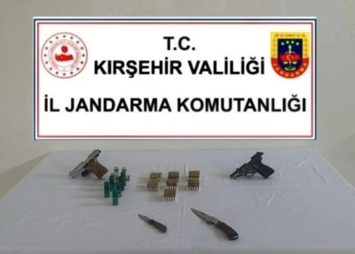 Kırşehir&rsquo;de ruhsatsız silah operasyonu: 2 tabanca, 167 fişek ele ge&ccedil;irildi
