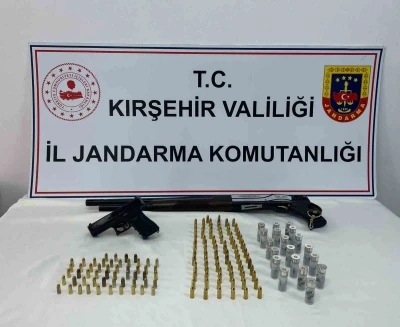 Kırşehir’de ruhsatsız silah operasyonu: 3 gözaltı
