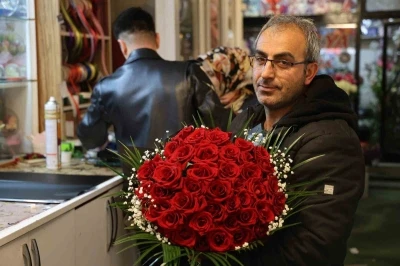 Kırşehir&rsquo;de sevgililer g&uuml;n&uuml;ne &ouml;zel "41 kere maşallah" &ccedil;i&ccedil;ek konseptine ilgi
