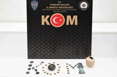 Kırşehir&rsquo;de tarihi eser operasyonu: 38 par&ccedil;a eser ele ge&ccedil;irildi
