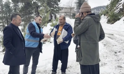 Kış g&uuml;n&uuml; belediye ekiplerinden ikram
