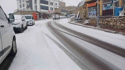 Kış lastiği tek başına yetmiyor: S&uuml;r&uuml;c&uuml;lere hayati uyarılar
