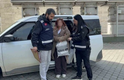 Kıskan&ccedil;lık y&uuml;z&uuml;nden komşusunu y&uuml;z&uuml;nden bı&ccedil;aklayan kadına adli kontrol
