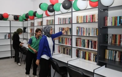 Kitap aşkıyla yola çıktılar, kütüphane kurdular
