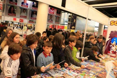 Kitap fuarında çocukların çizgi roman sevgisi
