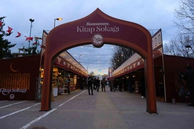 Kitap Sokağı kapılarını a&ccedil;tı
