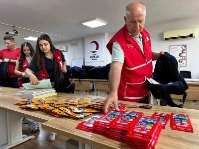 Kızılay’dan kırtasiye desteği
