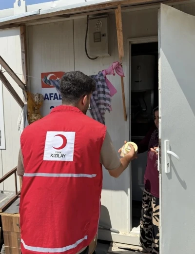 Kızılay’dan konteyner kentteki depremzedelere kahvaltılık desteği
