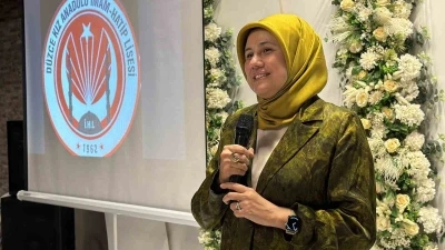 Kızılay Genel Başkanı Yılmaz, Düzce’de 41 yıllık eğitim hayatını noktalayan hocası için düzenlenen veda programına katıldı
