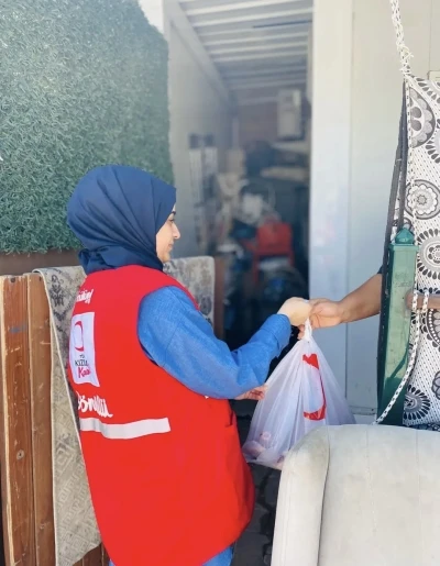 Kızılay, ihtiyaç sahibi ailelere adak eti dağıtımı gerçekleştirdi
