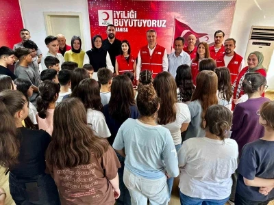 Kızılay’ın şefkat eli çocuklara ulaştı
