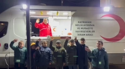 Kızılay Muradiye Şubesi&rsquo;nden teravih sonrası ikram
