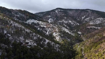 Kızılcahamam&rsquo;da kar yağışı etkili oldu: Soğuksu Milli Parkı&rsquo;nda kartpostallık manzaralar oluştu
