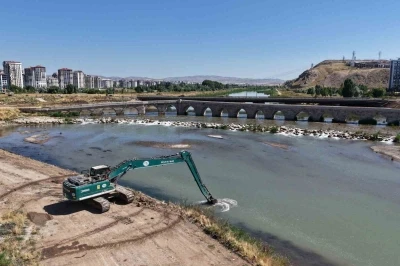 Kızılırmak &ccedil;evresinde y&uuml;r&uuml;t&uuml;len taşkın &ouml;nleme ve r&uuml;subat &ccedil;alışmaları devam ediyor
