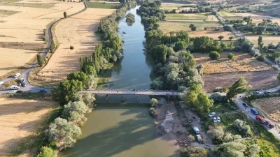 Kızılırmak Nehri&rsquo;nde &ccedil;ırpınan &ccedil;ocuğunu kurtarmak i&ccedil;in suya giren baba kayboldu

