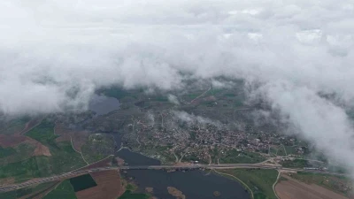Kızılırmak Vadisi&rsquo;nde sis bulutları g&ouml;rsel ş&ouml;len oluşturdu
