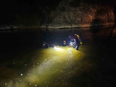 Kızını kurtarmak isterken kendisi boğuldu
