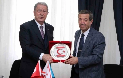 KKTC Dışişleri Bakanı Ertuğruloğlu, TBMM Milli Savunma Komisyonu Başkanı Akar ile g&ouml;r&uuml;şt&uuml;
