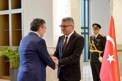 KKTC’nin 42’nci yılı törenlerle kutlanıyor
