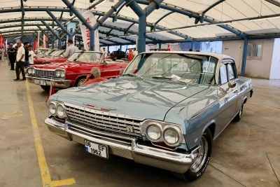 Klasik otomobil tutkunları K&uuml;&ccedil;&uuml;k&ccedil;ekmece&rsquo;de 2&rsquo;inci kez bir araya geldi
