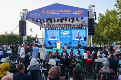 Klasik otomobiller geçmişe götürdü
