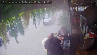 Klima borusu bomba gibi patladı: M&uuml;şteriler sokağa ka&ccedil;tı
