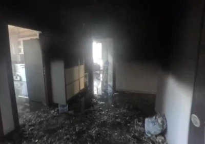 Klimadan &ccedil;ıkan kıvılcım evi k&uuml;le &ccedil;evirmişti: Yanan ev ve s&ouml;nd&uuml;rme &ccedil;alışmaları kamerada
