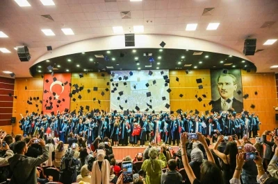 KM&Uuml;&rsquo;de mezuniyet heyecanı başladı
