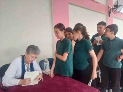 Koca Seyit&rsquo;in yazarı &ouml;ğrencilerle buluştu
