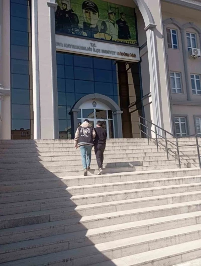 Kocaeli&rsquo;de 183 dolandırıcılık dosyasından aranan şahıs yakalandı
