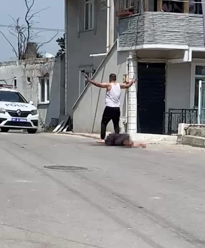 Kocaeli&rsquo;de 5 &ccedil;ocuk annesi kadın eşi tarafından sokakta defalarca bı&ccedil;aklandı
