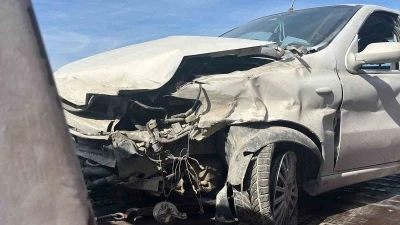 Kocaeli’de bariyerlere çarpan otomobildeki 4 kişi yaralandı
