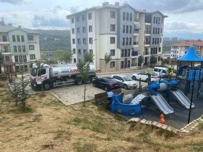 Kocaeli’de çocuk parkları temizlenip onarılıyor
