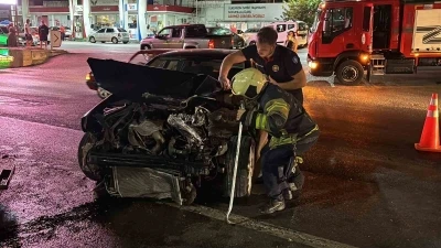 Kocaeli’de iki otomobil çarpıştı: 4 yaralı
