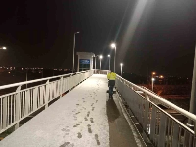 Kocaeli&rsquo;de karla m&uuml;cadele &ccedil;alışmaları s&uuml;r&uuml;yor
