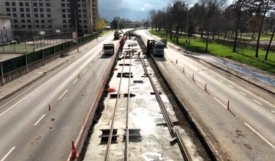 Kocaeli’de Kartepe tramvay hattının ilk rayları döşendi
