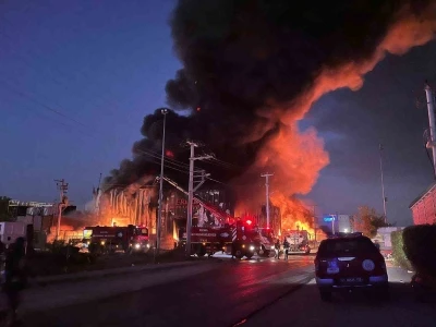 Kocaeli’de lojistik deposunda yangın: Alevler geceyi aydınlattı
