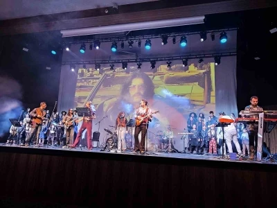 Kocaeli&rsquo;de &ouml;ğrenciler Barış Man&ccedil;o şarkılarıyla yarıştı
