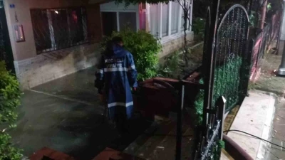Kocaeli&rsquo;de sağanak etkili oldu: ev ve iş yerlerini su bastı
