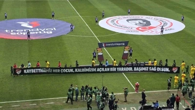 Kocaeli&rsquo;de trib&uuml;nler sustu, &ccedil;ocuklar i&ccedil;in yas tutuldu
