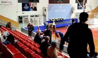 Kocaeli&rsquo;de U16 basketbol ma&ccedil;ında yumruklar havada u&ccedil;uştu
